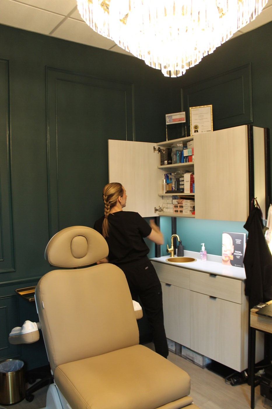 Amanda in the Aura Wellness suite